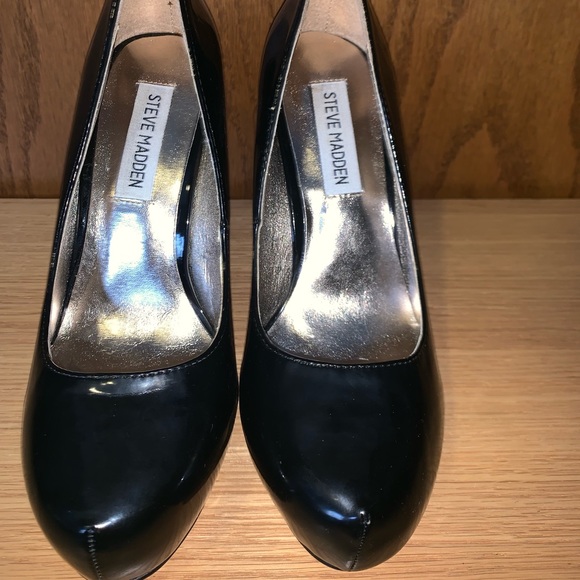 TPR! Steve Madden platinum bottom pumps. - Picture 2 of 3
